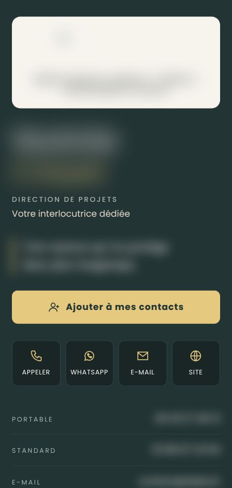 Carte de visite virtuelle sur fond vert sombre avec boutons dorés, informations floutées
